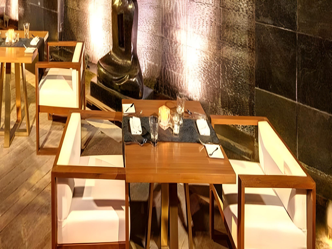 Food & Drinks 4, The Hotel Hindusthan International, Pune