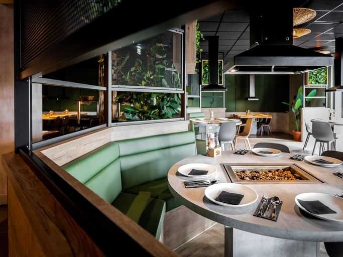 Food & Drinks 3, Bungalow in Limburg near Designer Outlet, Roggel en Neer
