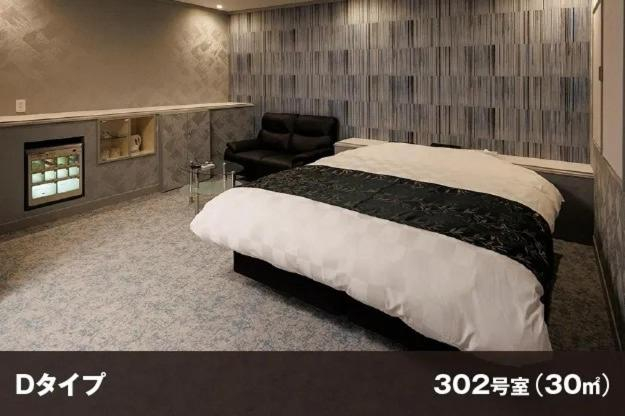 Others 4, Hotel Room, Miyazaki