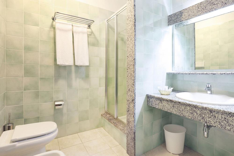 Bathroom 4, Club Hotel Torre Moresca, Nuoro
