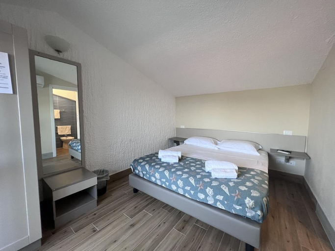 Bedroom 2, Cefalu Resort - Sporting Club, Palermo