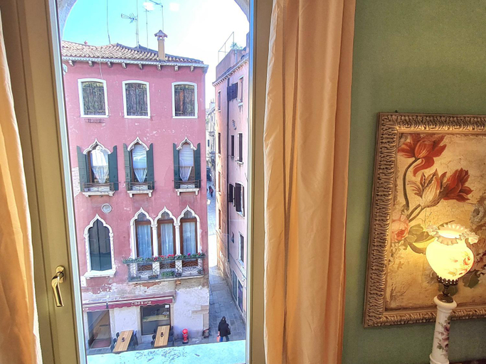 Others 3, Allegretto Rialto, Venezia