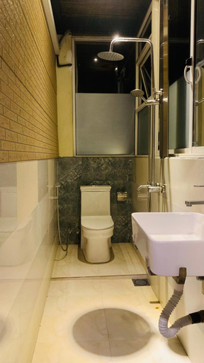 Bathroom 4, Royal Retreat Kandy , K.F.G. & G. Korale