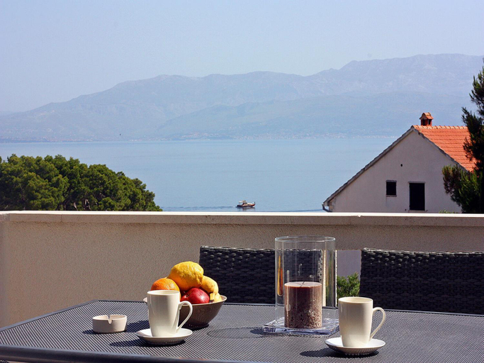 Food & Drinks 3, Apartments Tomy - One Bedroom Apartment with Balcony and Sea view Apartment 1, Sutivan