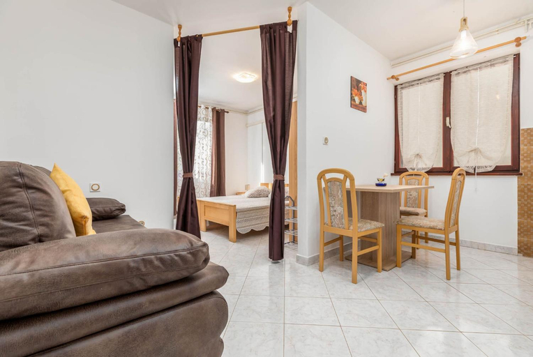 Bedroom 2, Mediterraneo Valbandon Suites, Fažana