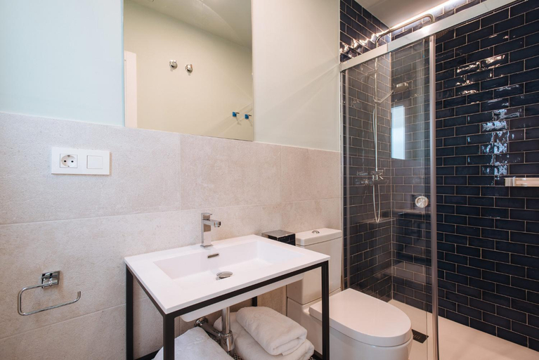 Bathroom 4, Sercotel Sevilla Guadalquivir Suites, Sevilla