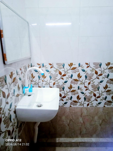 Bathroom 2, ASS HAPPYSTAY INN HOTEL, Tiruchirappalli