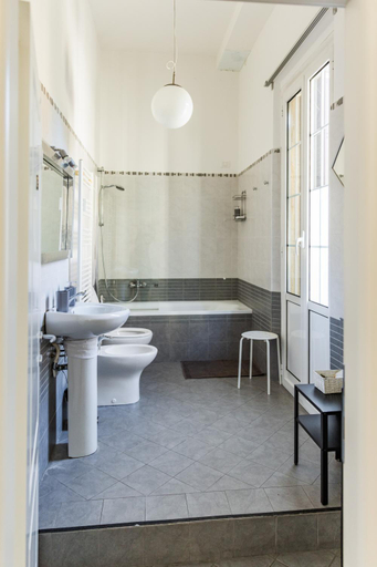 Bathroom 2, Affittacamere Dalla Patagonia, La Spezia