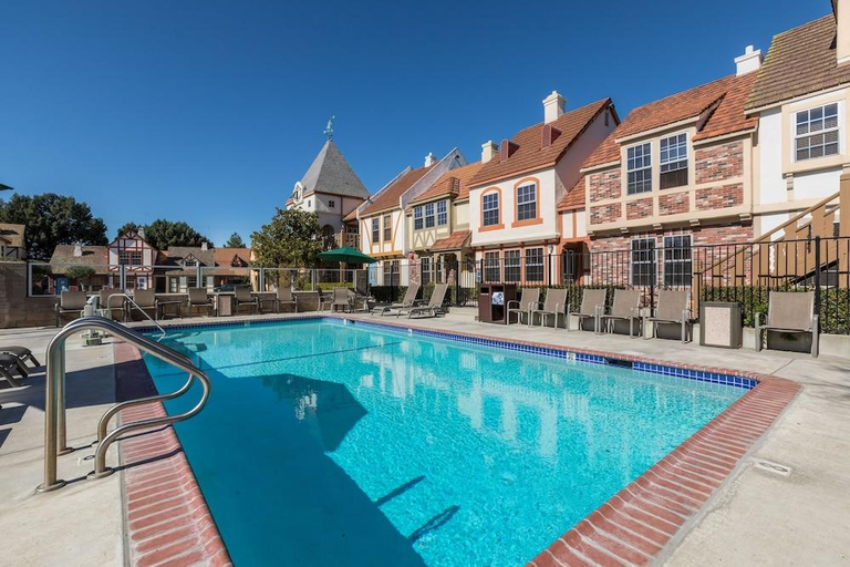 Sport & Beauty 5, Royal Copenhagen Inn, Santa Barbara