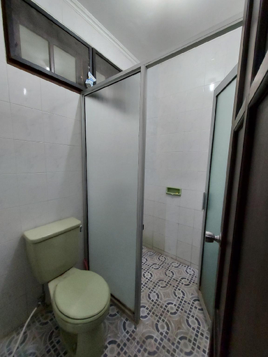 Bathroom 4, Villa Kusuma 14 – 8BR, Garden & Karaoke in Batu, Malang