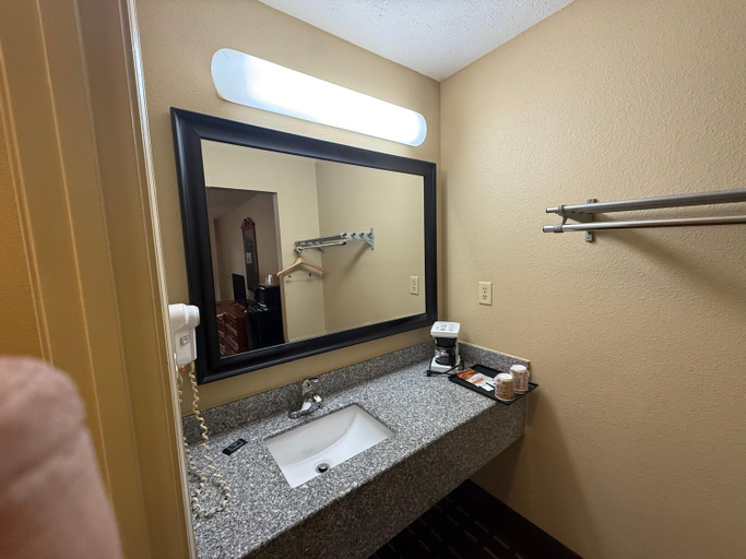 Bathroom 5, Deerfield Inn, Sumner