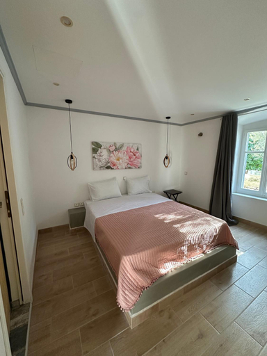 Bedroom 2, Perakis Apartments, Attica