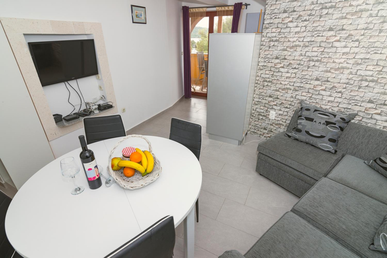 Others 4, Villa Neptun, Pirovac