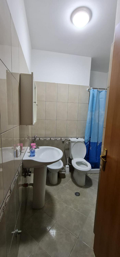 Bathroom 2, Miami Beach Apartments, Kavajës