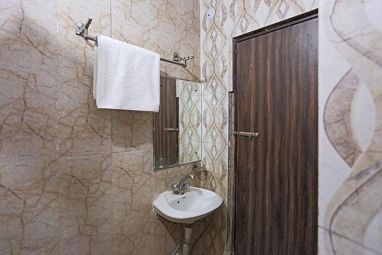 Bathroom 4, Mayda Residency By Mayda Hospitality Pvt. Ltd., Delhi