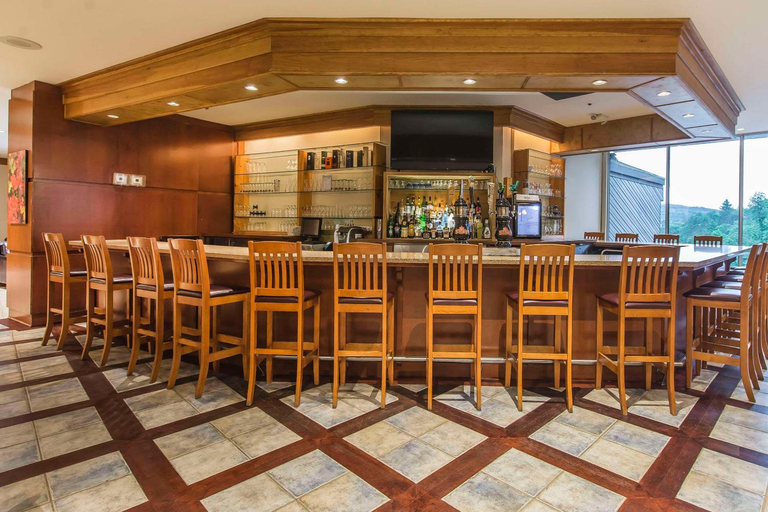 Food & Drinks 4, Hidden Valley Resort, an Ascend Collection Resort, Muskoka