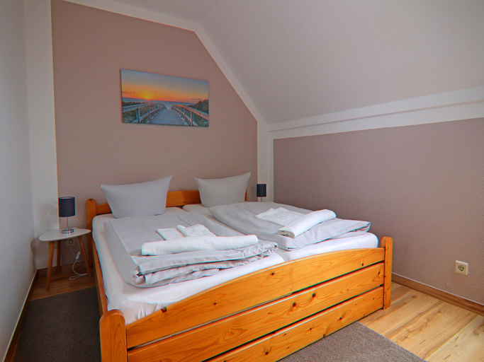 Bedroom 2, Charmante Ferienwohnung in Kirchdorf Insel Poel, Nordwestmecklenburg