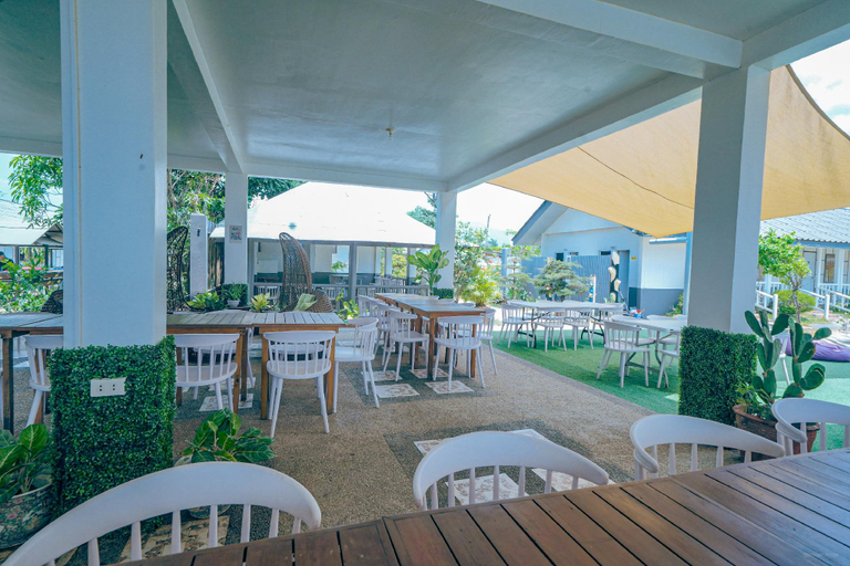 Food & Drinks 3, Juness Beach Resort, Morong
