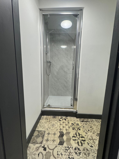 Others 3, Gate Lodge - Private En-suite rooms, Kings Lynn, central location, Cambridgeshire