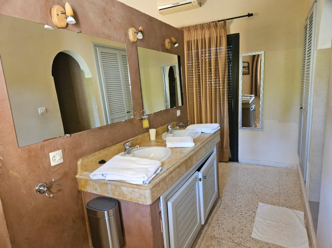 Bathroom, Les Cypres, El Jadida