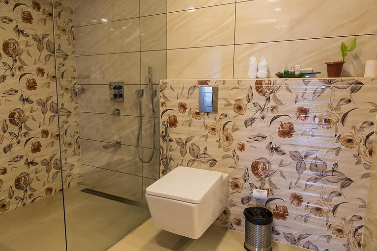 Bathroom, The Hotel Canoe, Kannur
