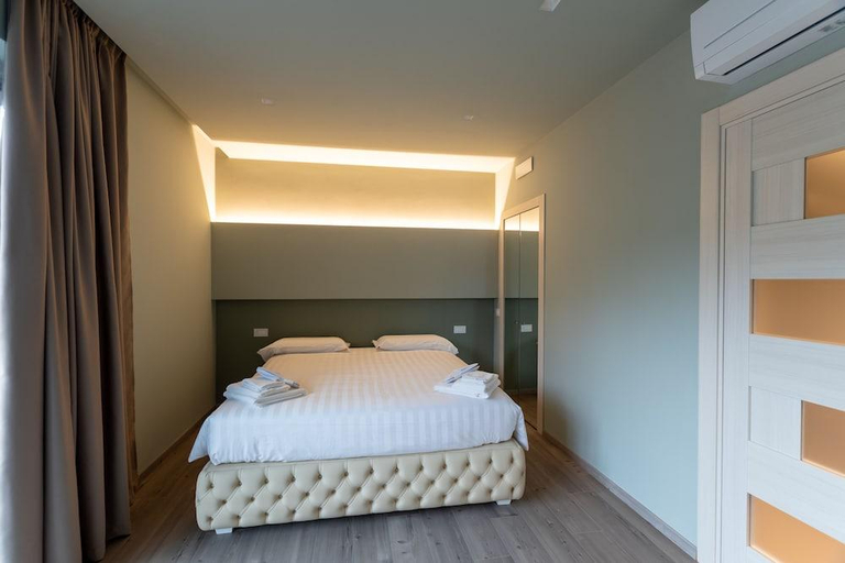 Bedroom 2, DiVino Rooms Deluxe, Brescia