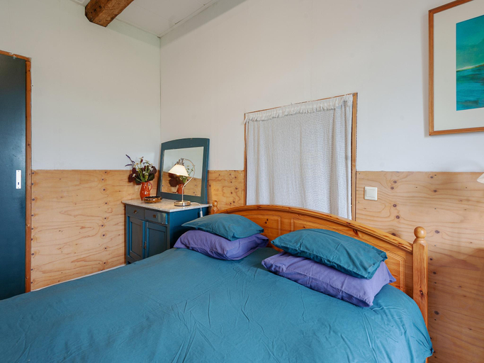 Bedroom 2, Farmhouse by Lauwers River with Rowing Boat, Kollumerland c.a.