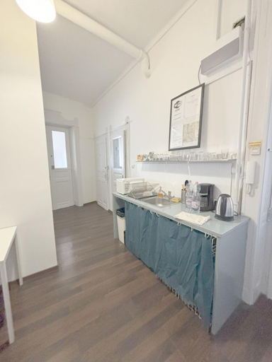 Others 4, Artist Guest House, Budapesti