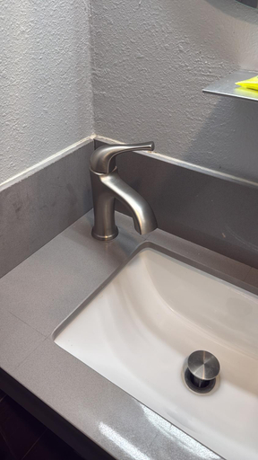 Bathroom, Bishop Elms Motel, Inyo