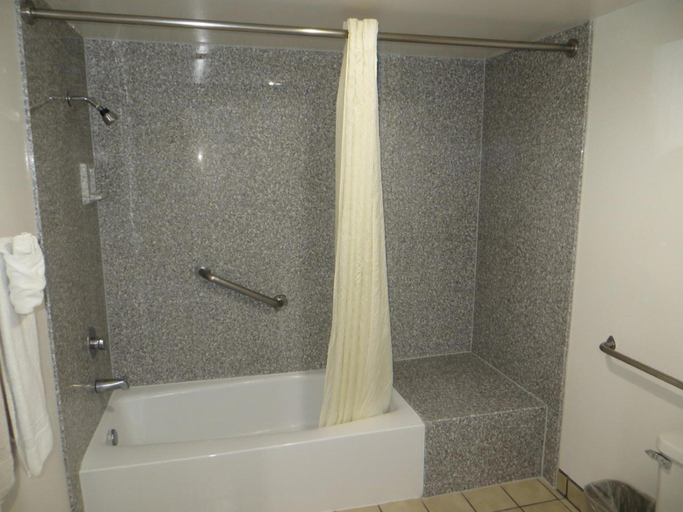 Bathroom 3, Riverside Inn & Suites, Riverside