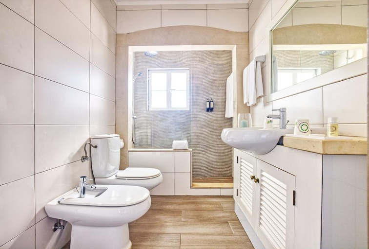 Bathroom 4, Cegonha Country Club, Loulé