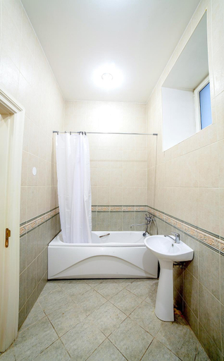Bathroom 2, Dzirnavu City Center Apartment, Riga