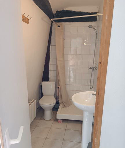 Bathroom 4, Hotel Le Fontenoy, Seine-et-Marne