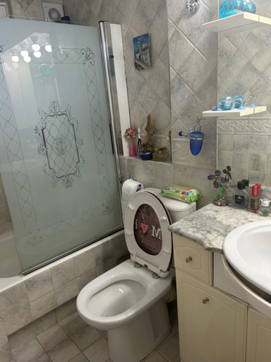Bathroom 2, Mandy's cosy luxury flat, Attica
