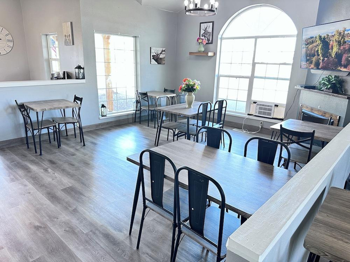 Food & Drinks 5, Beaverhead Lodge, Beaverhead