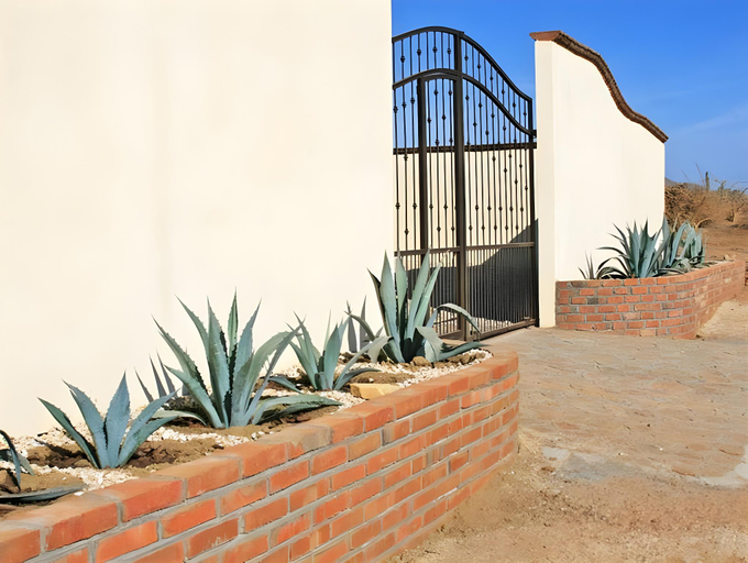 Exterior & Views