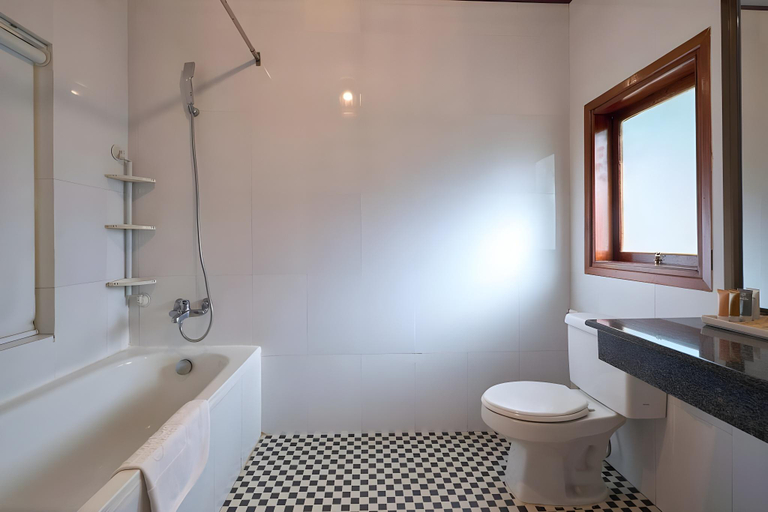 Bathroom 5, Lang Co Beach Resort, Phú Lộc