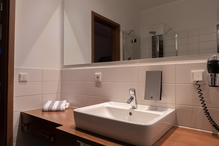 Bathroom 4, Hotel Bruhlerhohe, Erfurt