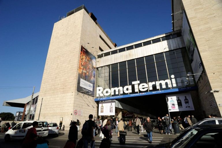 3, HOLIDAY ROMA, Rome