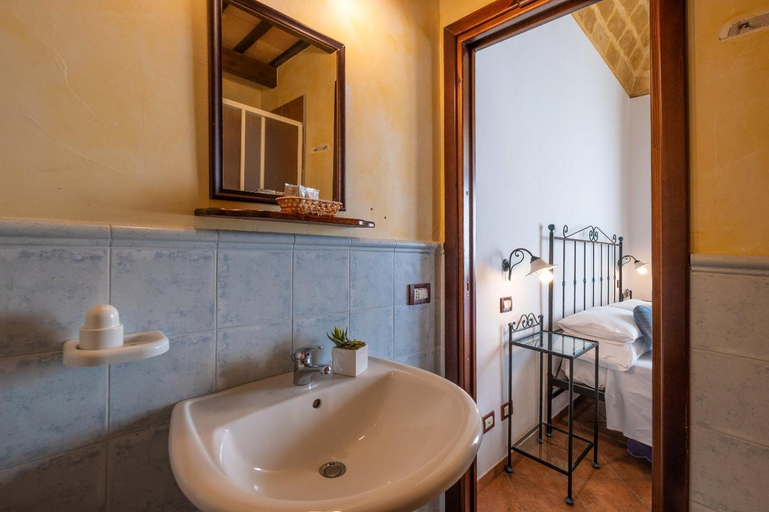 Bathroom 4, Ai Dammusi, Trapani