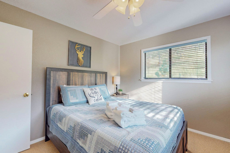Bedroom 3, Sierra Escape, Lincoln