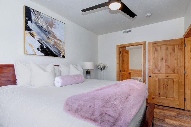 Bedroom 2, Fox Pointe at Redstone, Summit