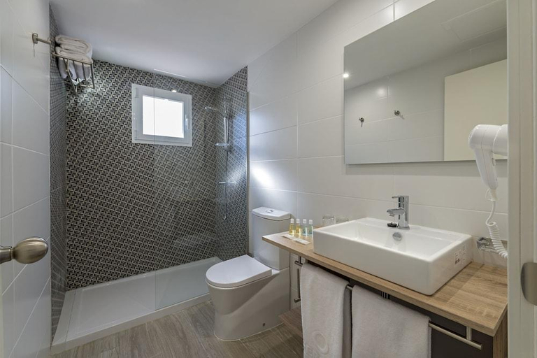 Bathroom 5, FERGUS Club Europa, Baleares