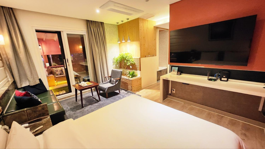 Bedroom 3, Polo Tourist Hotel, Namdong