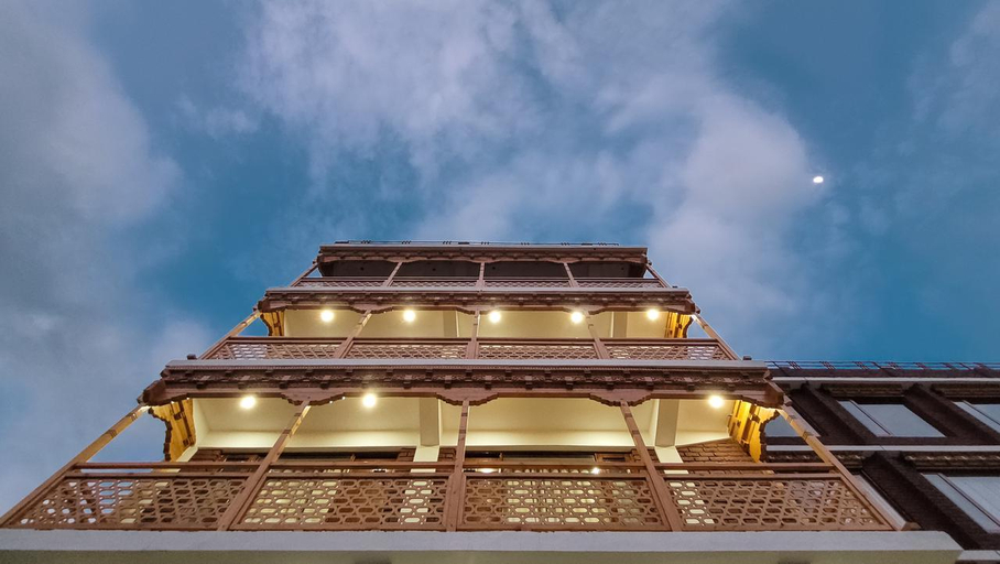 Others 3, Hotel The Kaiser Palace, Kargil