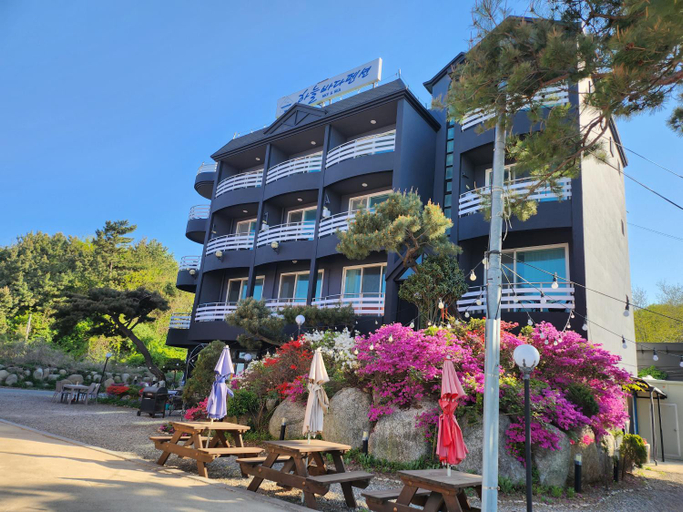 Exterior & Views 1, Sky Sea Pension, Yangyang