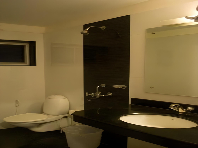 Bathroom, Hotel Maniam Classic - West Wing, Tiruppur