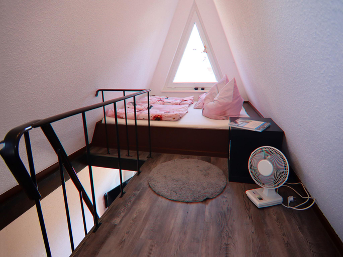Bedroom 2, Charmante Finnhutte mit Garten, Rostock