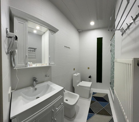 Bathroom 3, Shark Yulduzi, Buxoro