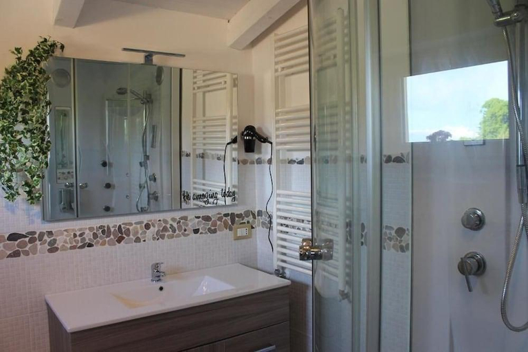 Bathroom, Canonica dei Templari, Alessandria